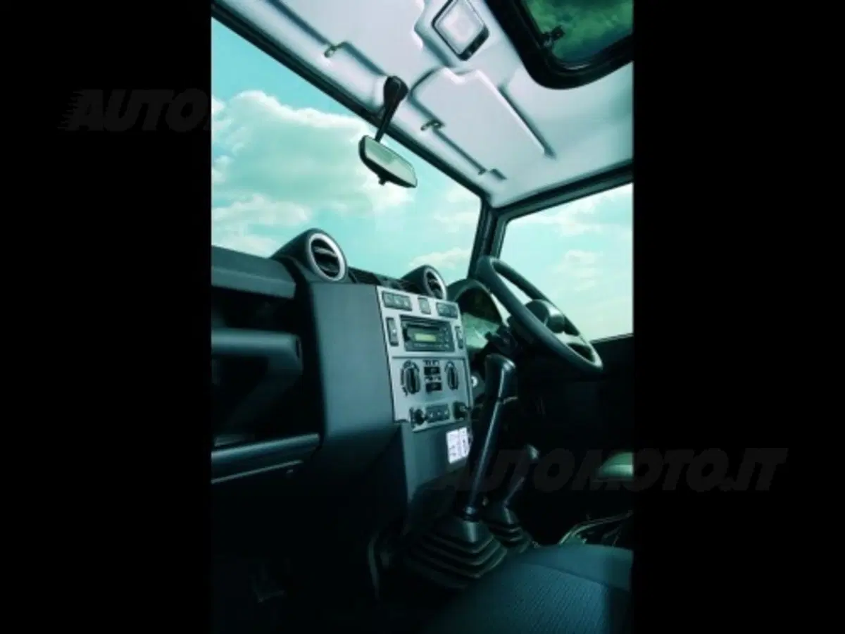 Land Rover Defender restyling (15)