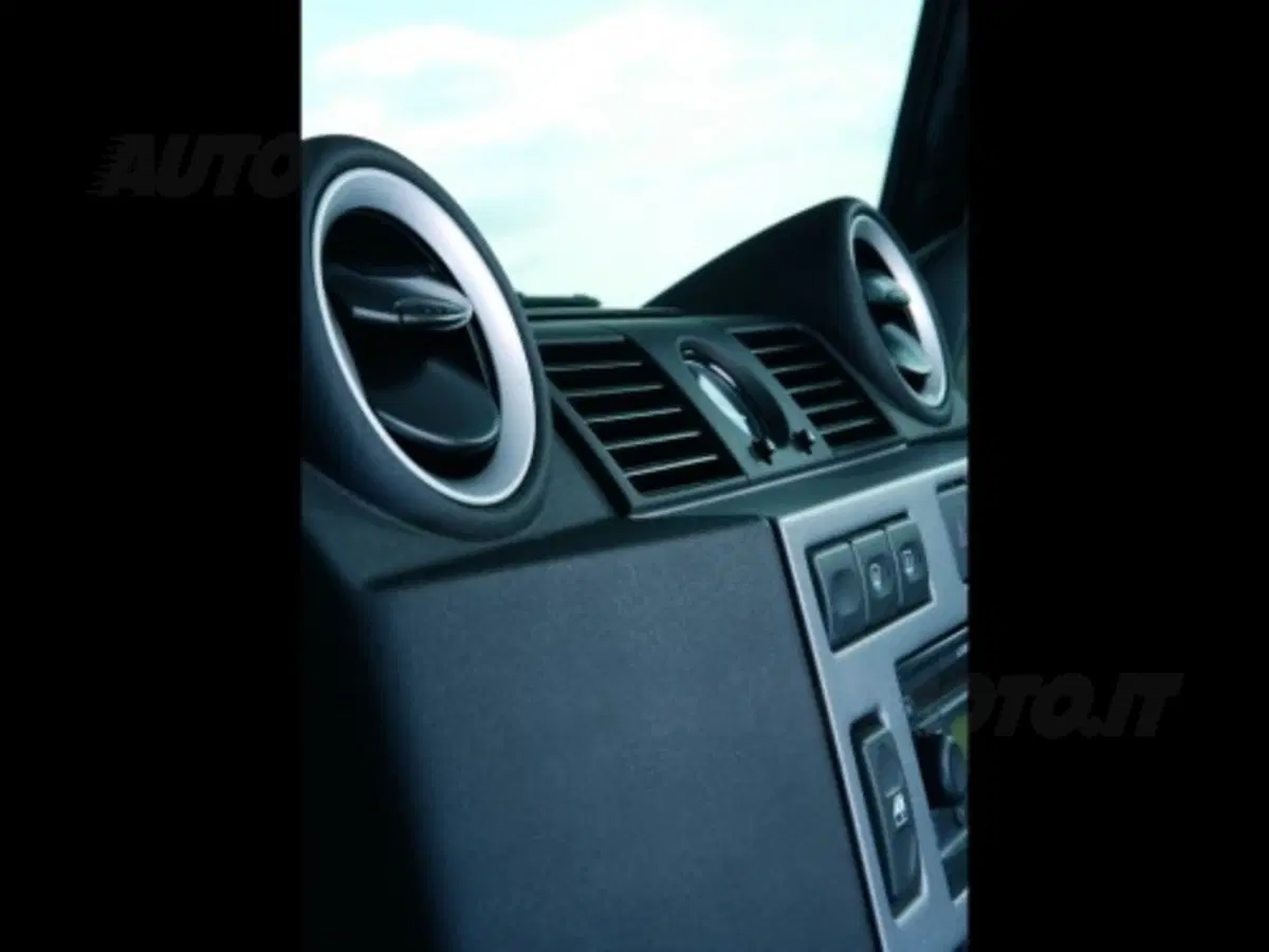 Land Rover Defender restyling (18)