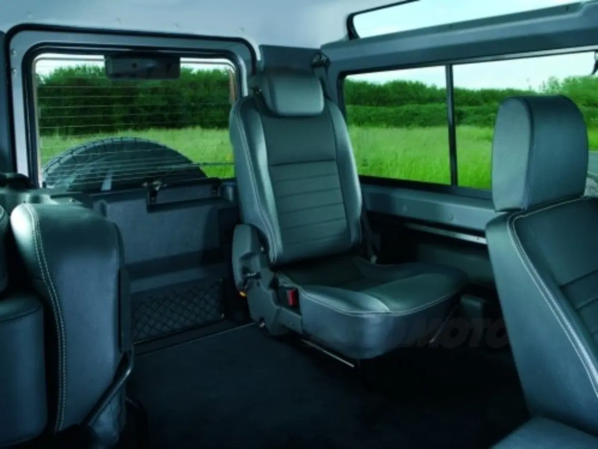 Land Rover Defender restyling (20)