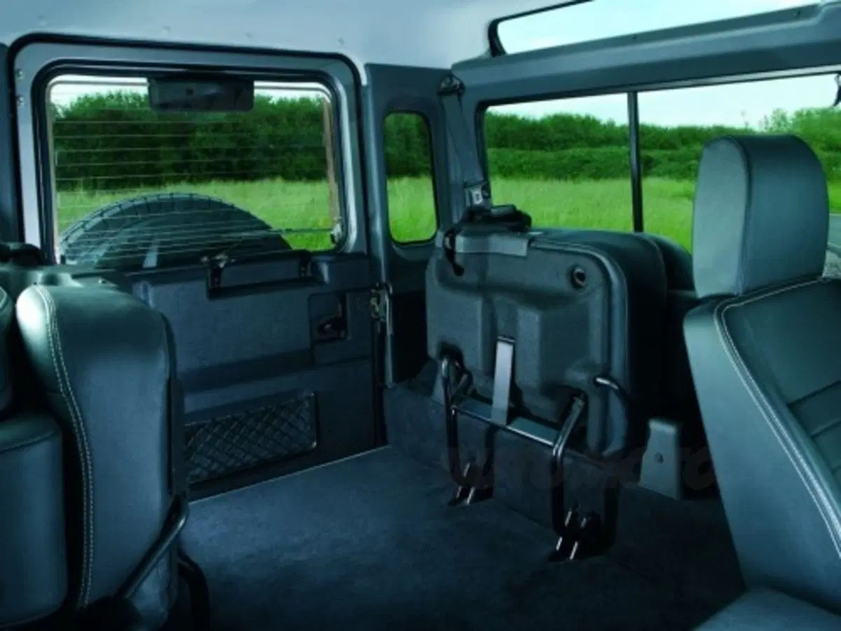 Land Rover Defender restyling (21)