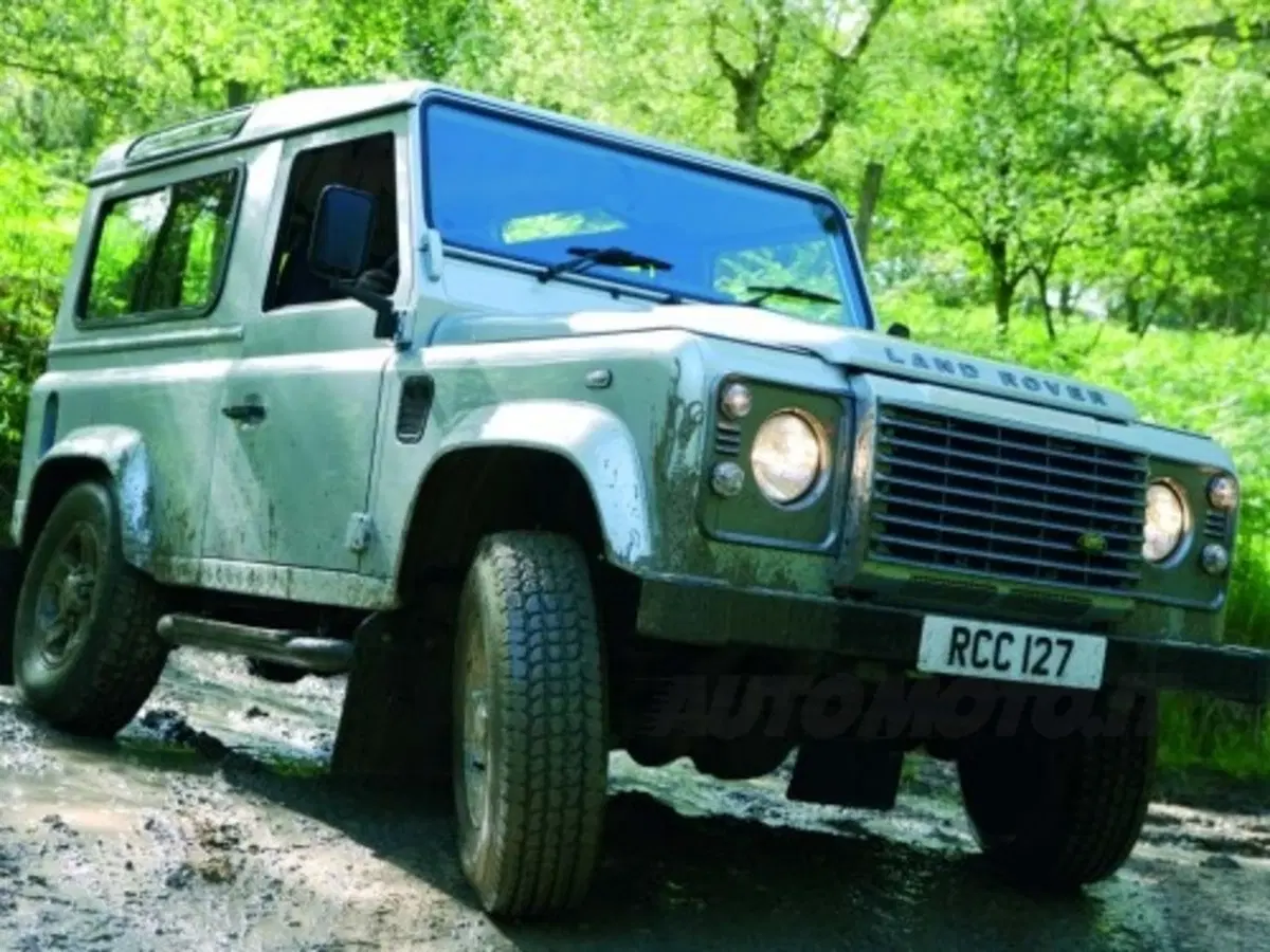 Land Rover Defender restyling (24)