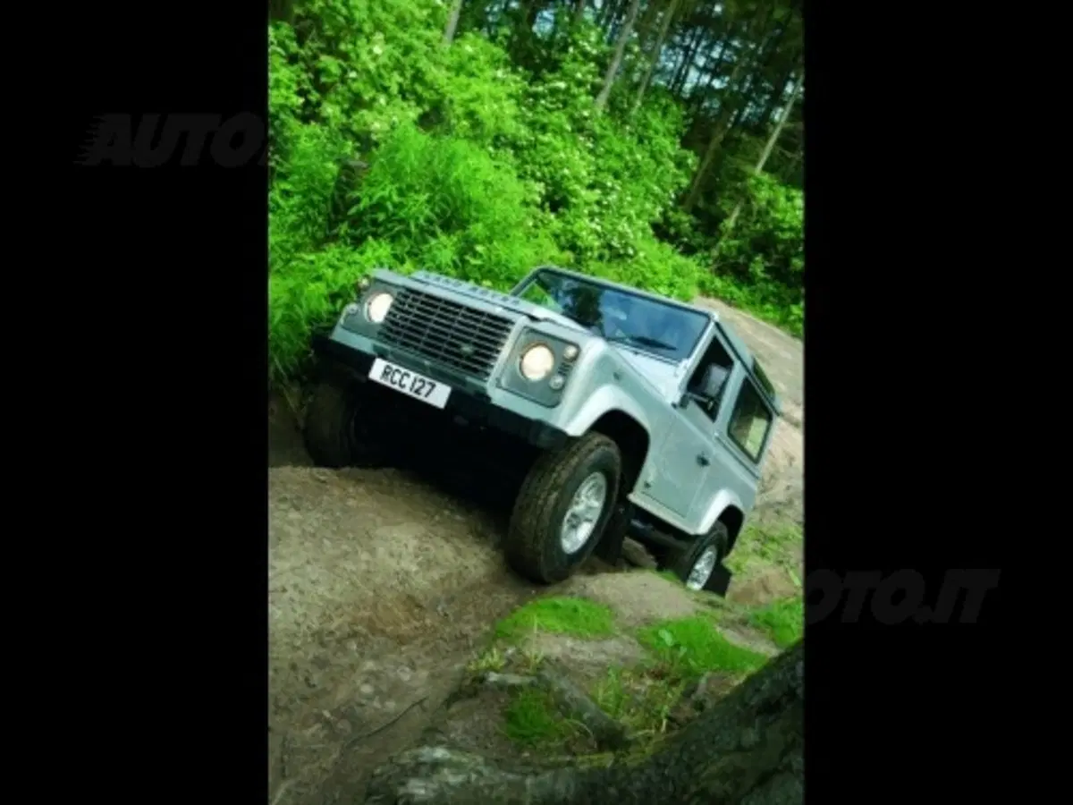 Land Rover Defender restyling (25)