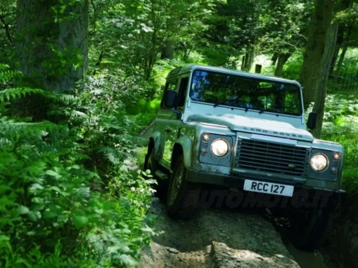 Land Rover Defender restyling (29)