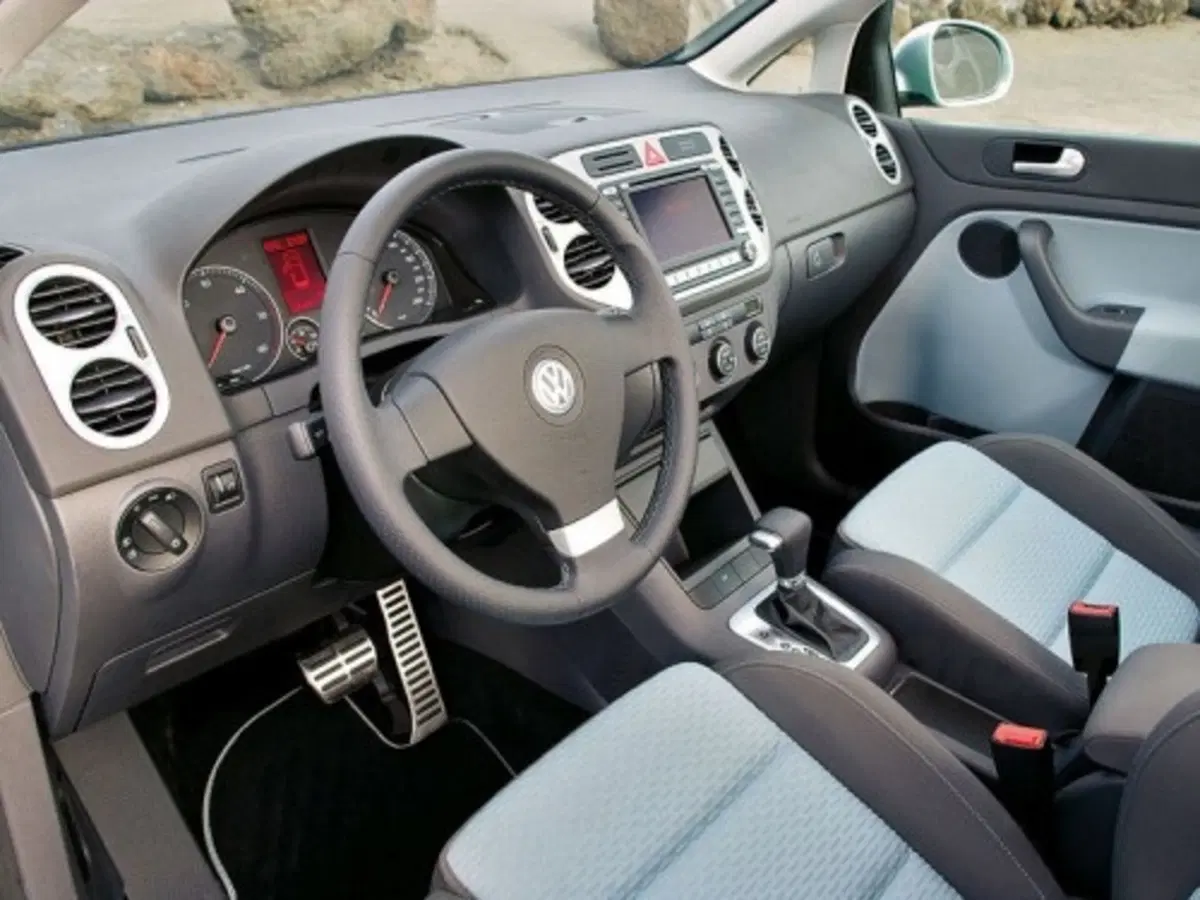 Volkswagen CrossGolf (9)