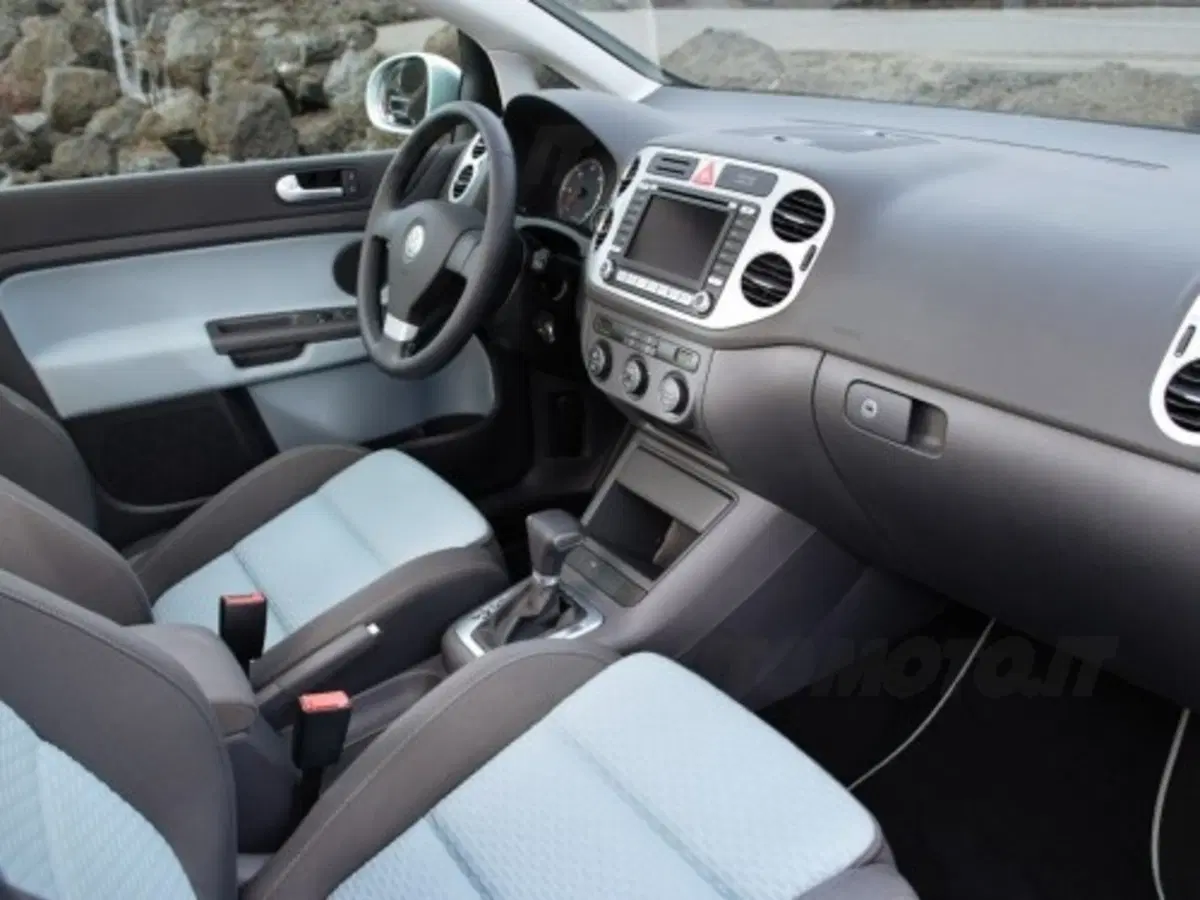 Volkswagen CrossGolf (10)