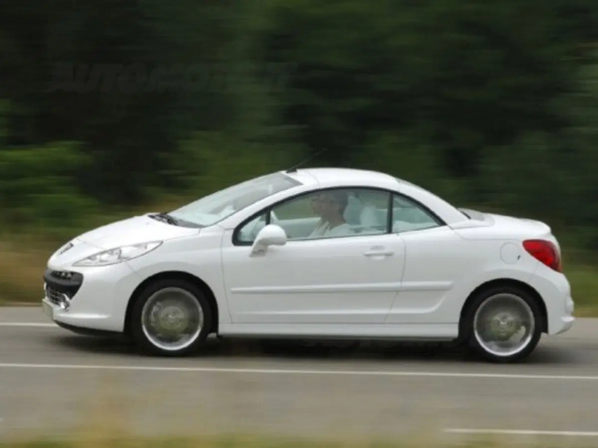 Peugeot 207 CC EPURE: il video (3)