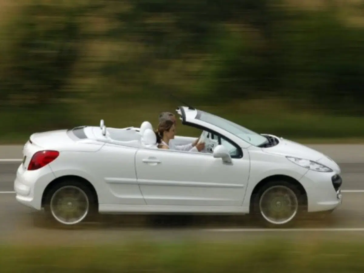 Peugeot 207 CC EPURE: il video (4)