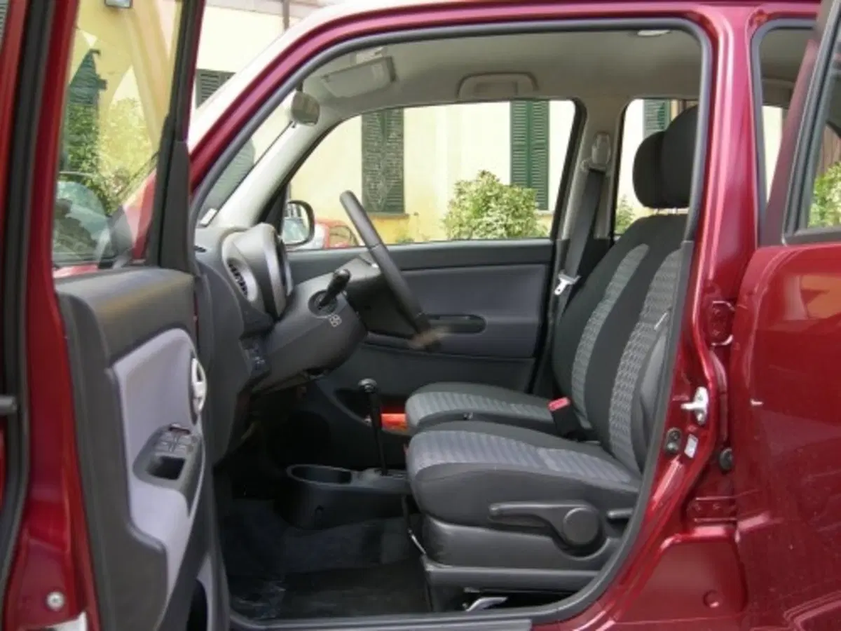 Daihatsu Trevis (5)