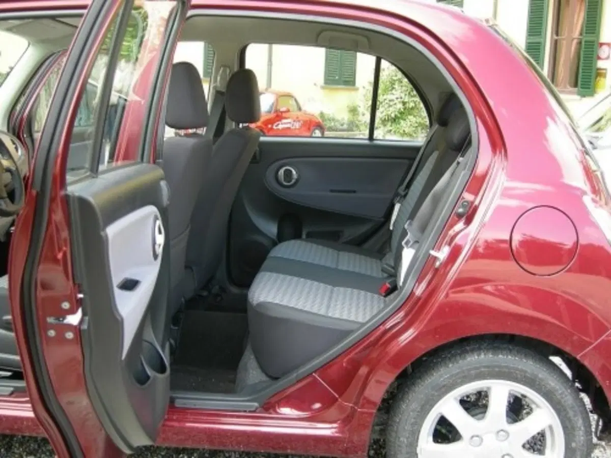 Daihatsu Trevis (6)