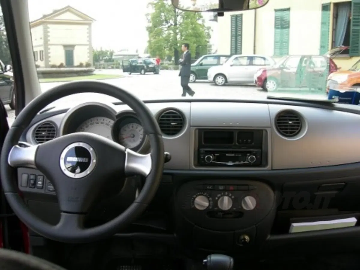 Daihatsu Trevis (7)
