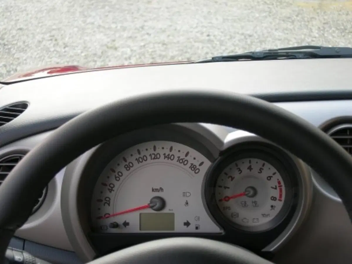 Daihatsu Trevis (8)