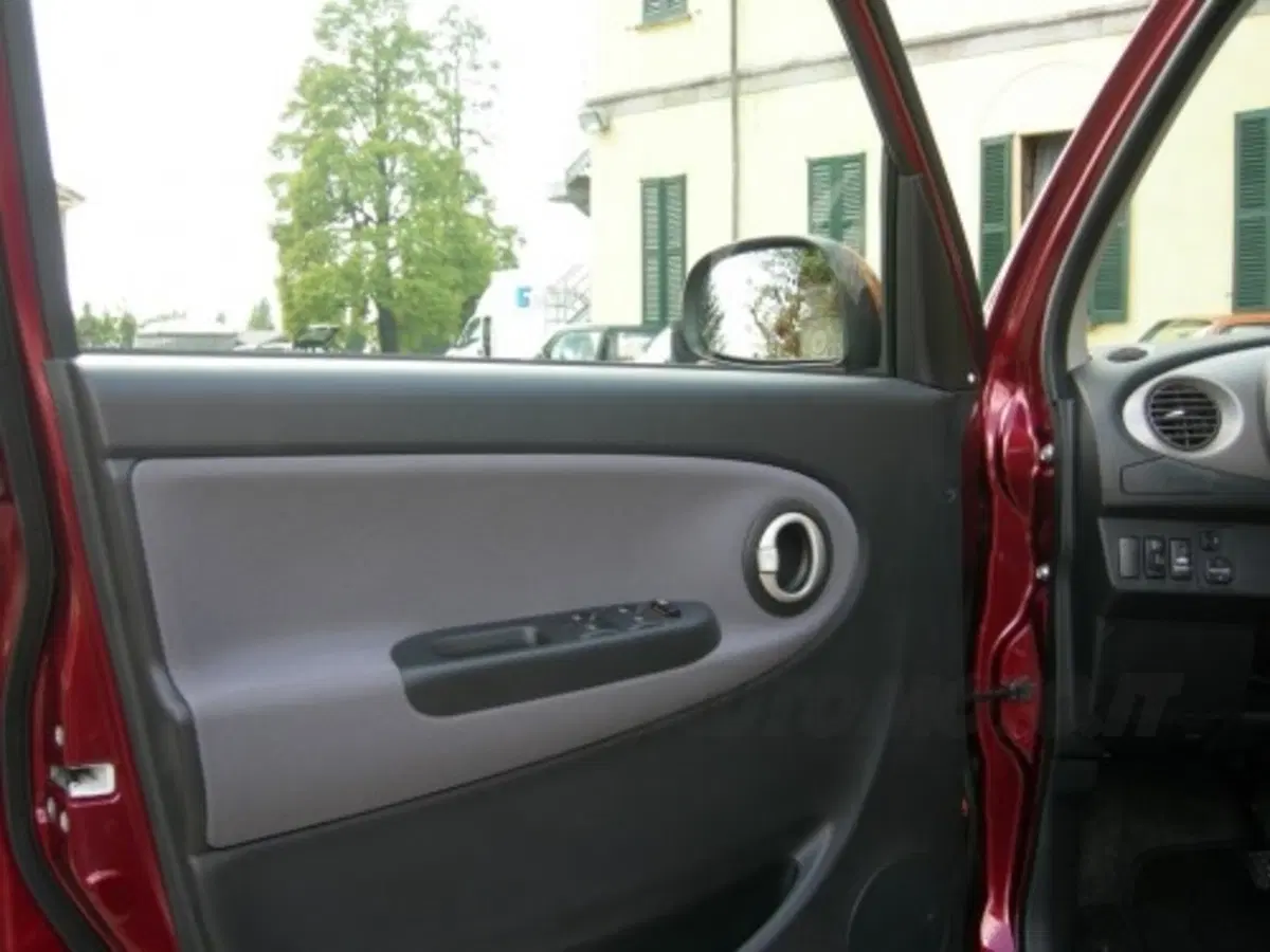 Daihatsu Trevis (12)