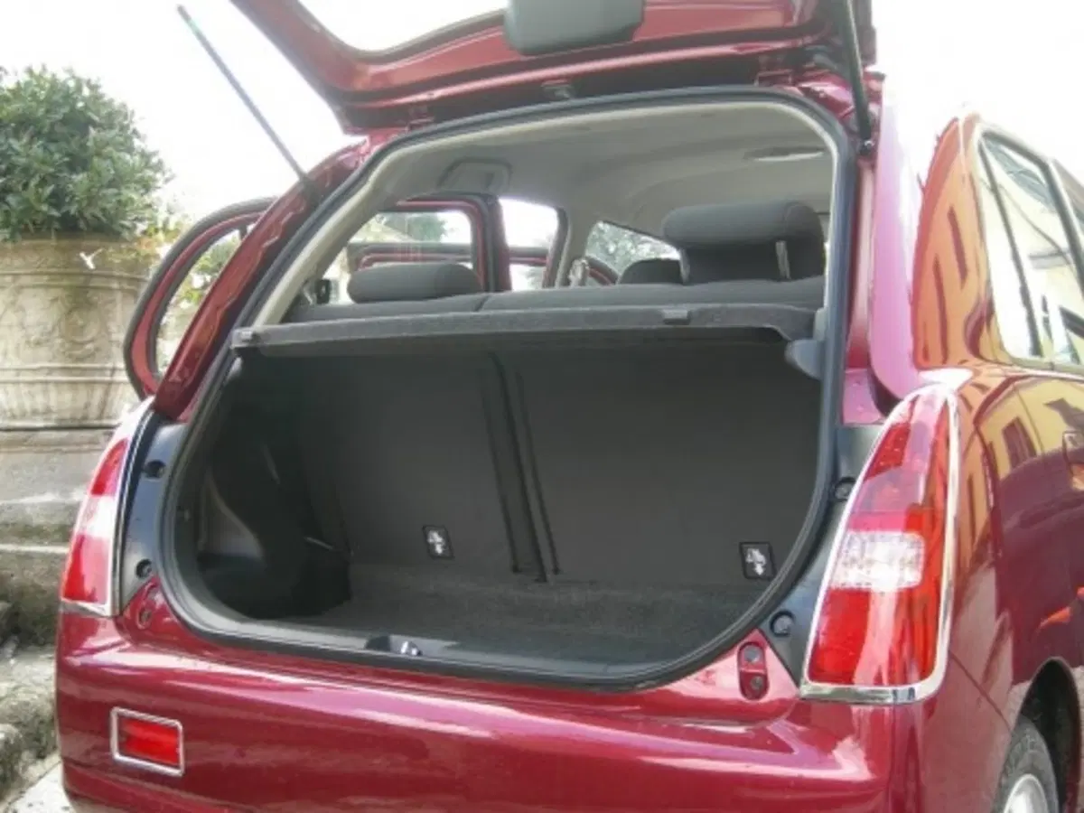 Daihatsu Trevis (13)