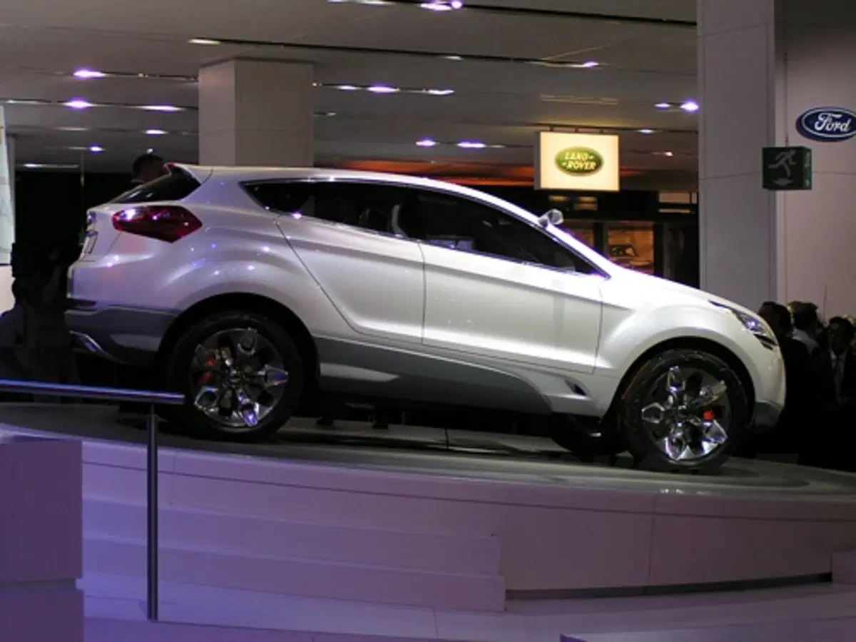 Ford Iosis X (7)
