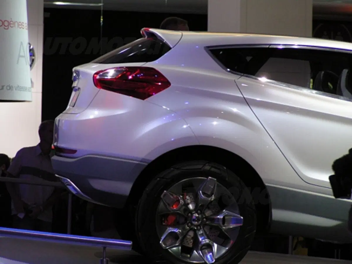 Ford Iosis X (9)