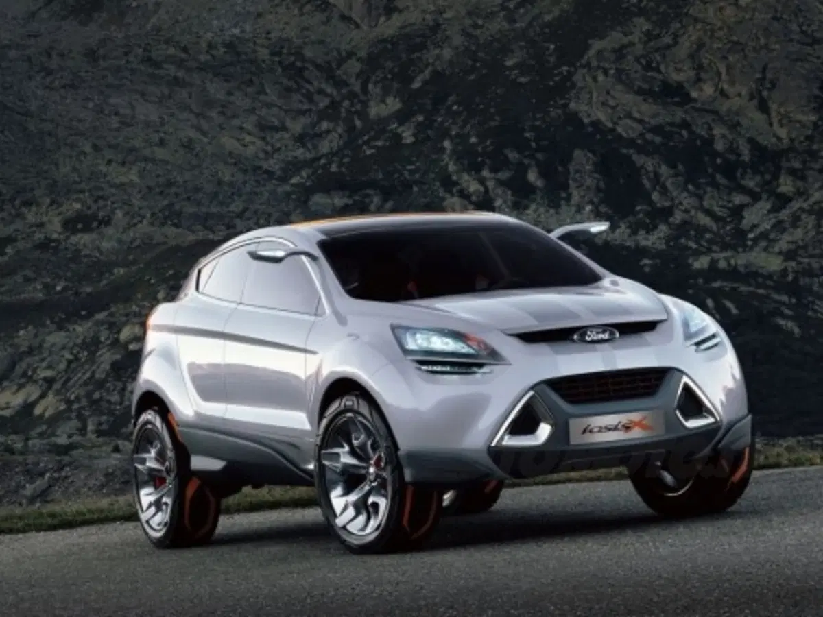 Ford Iosis X (10)