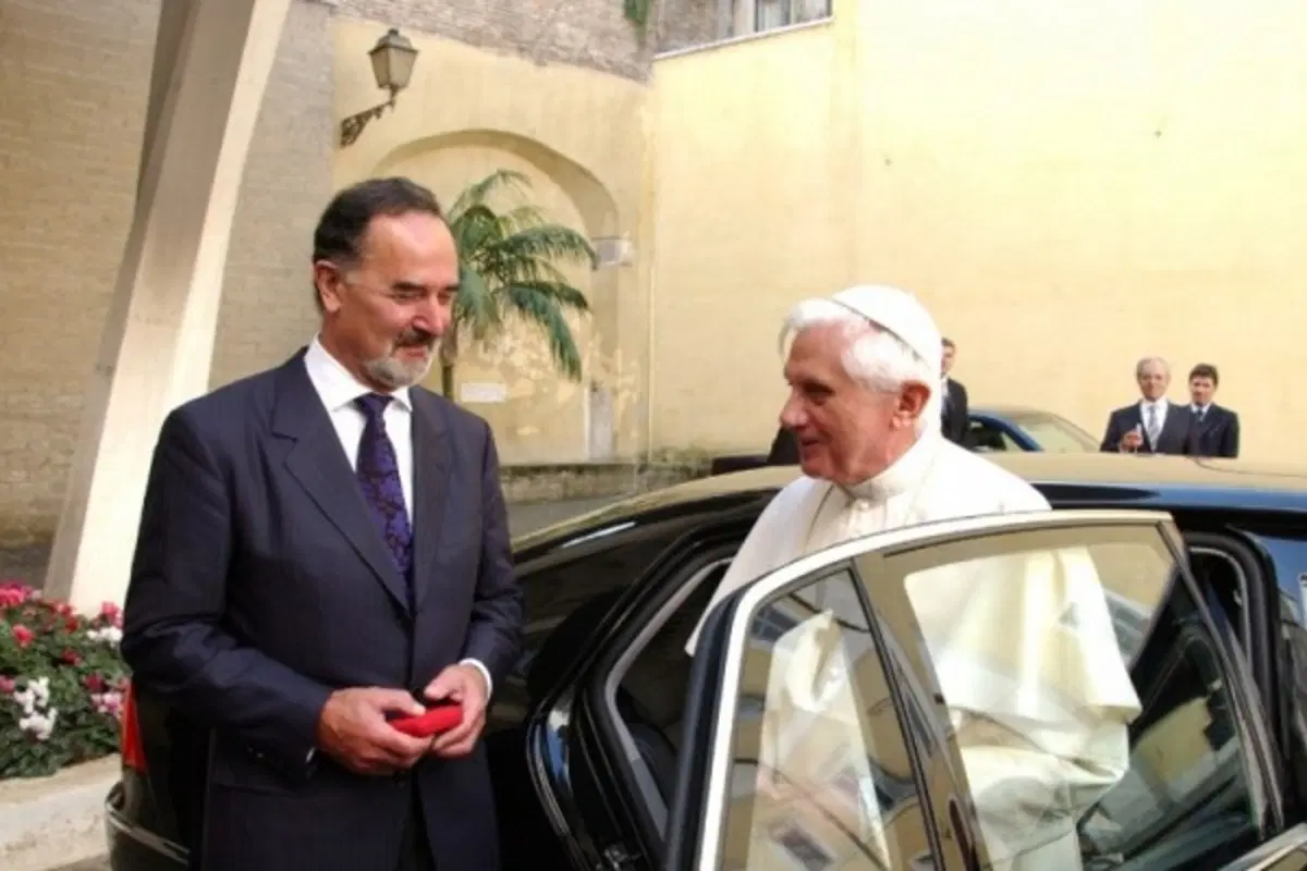 Una Volkswagen Phaeton al Papa (6)