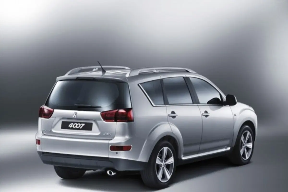 Peugeot 4007 (2)