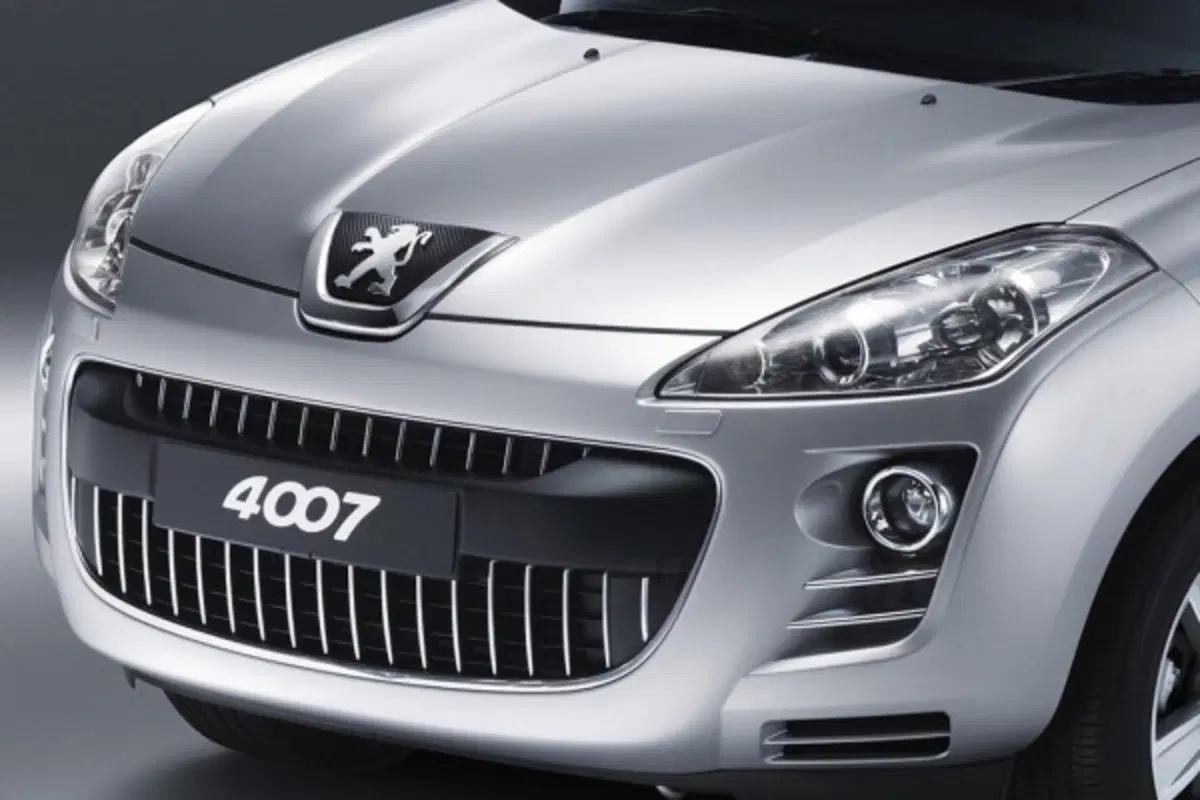 Peugeot 4007 (3)
