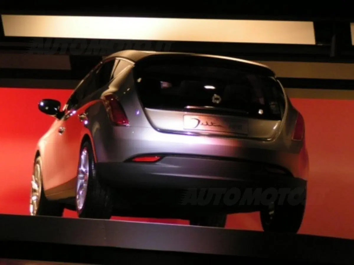 Lancia: il futuro presentato agli azionisti (7)