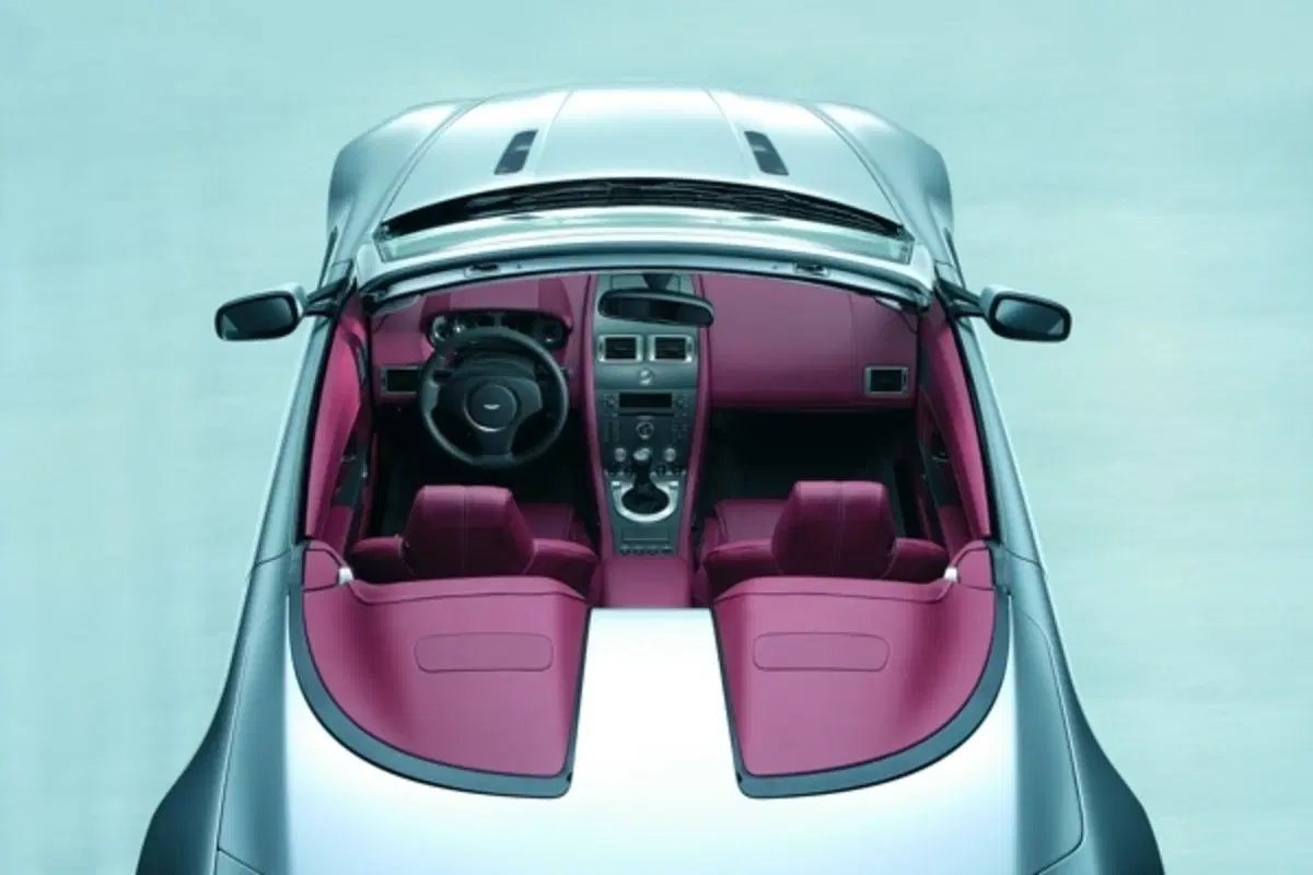 Aston Martin Vantage Roadster (2)