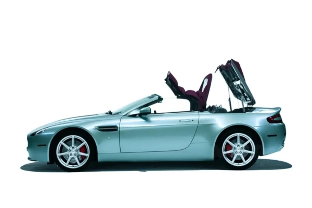 Aston Martin Vantage Roadster (5)