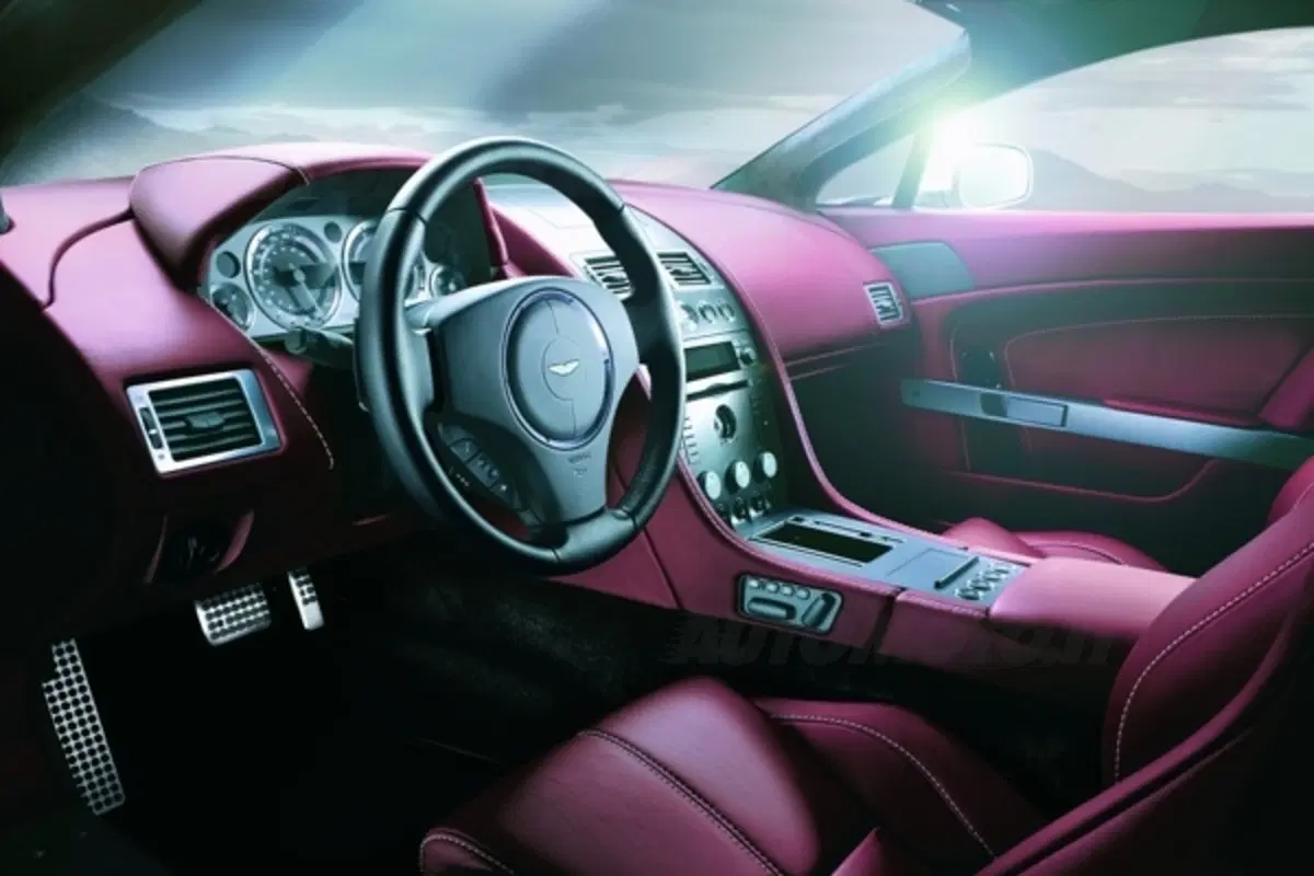 Aston Martin Vantage Roadster (10)