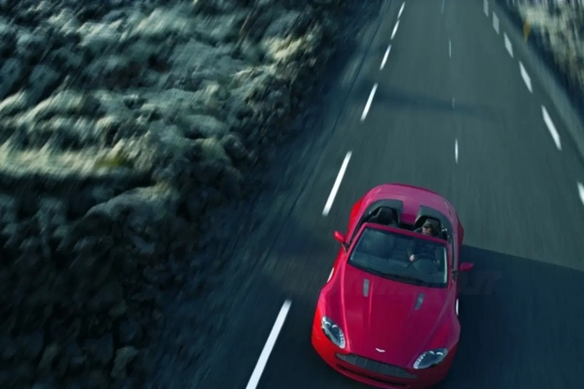 Aston Martin Vantage Roadster (17)
