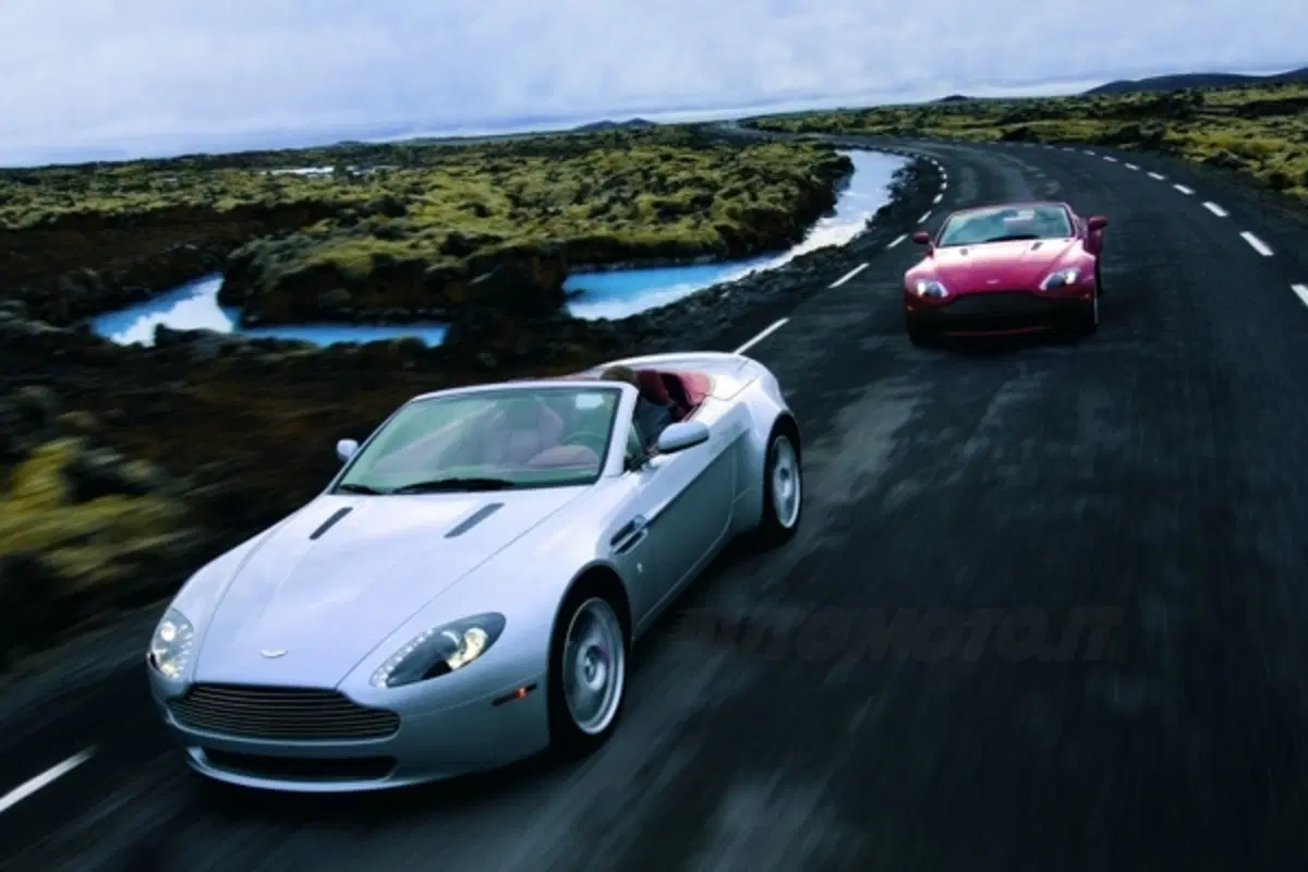 Aston Martin Vantage Roadster (18)