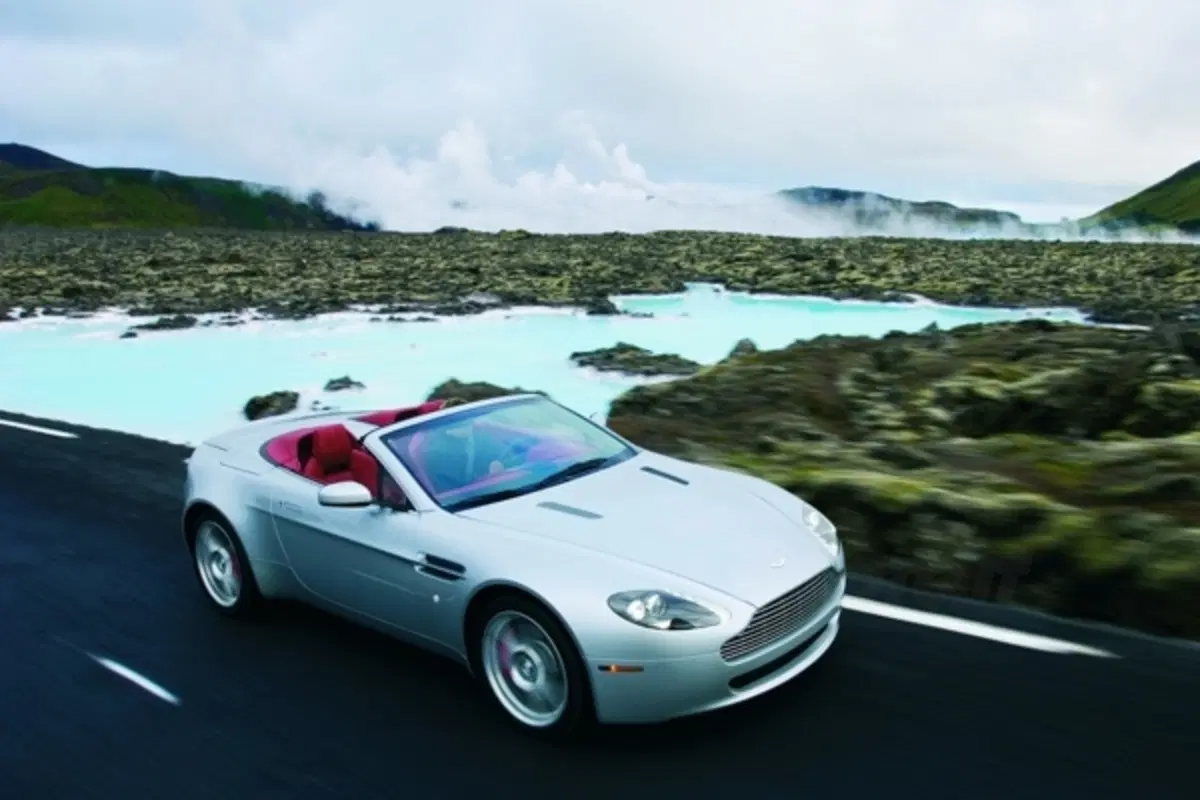 Aston Martin Vantage Roadster (19)
