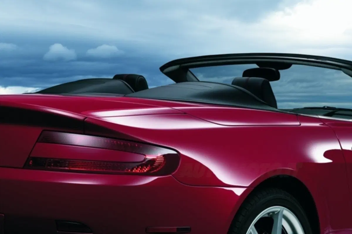 Aston Martin Vantage Roadster (22)