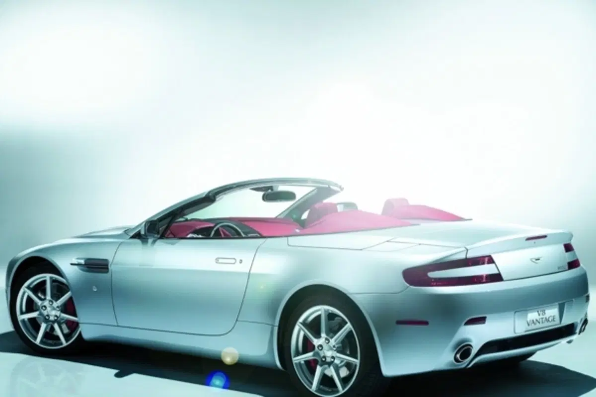 Aston Martin Vantage Roadster (23)