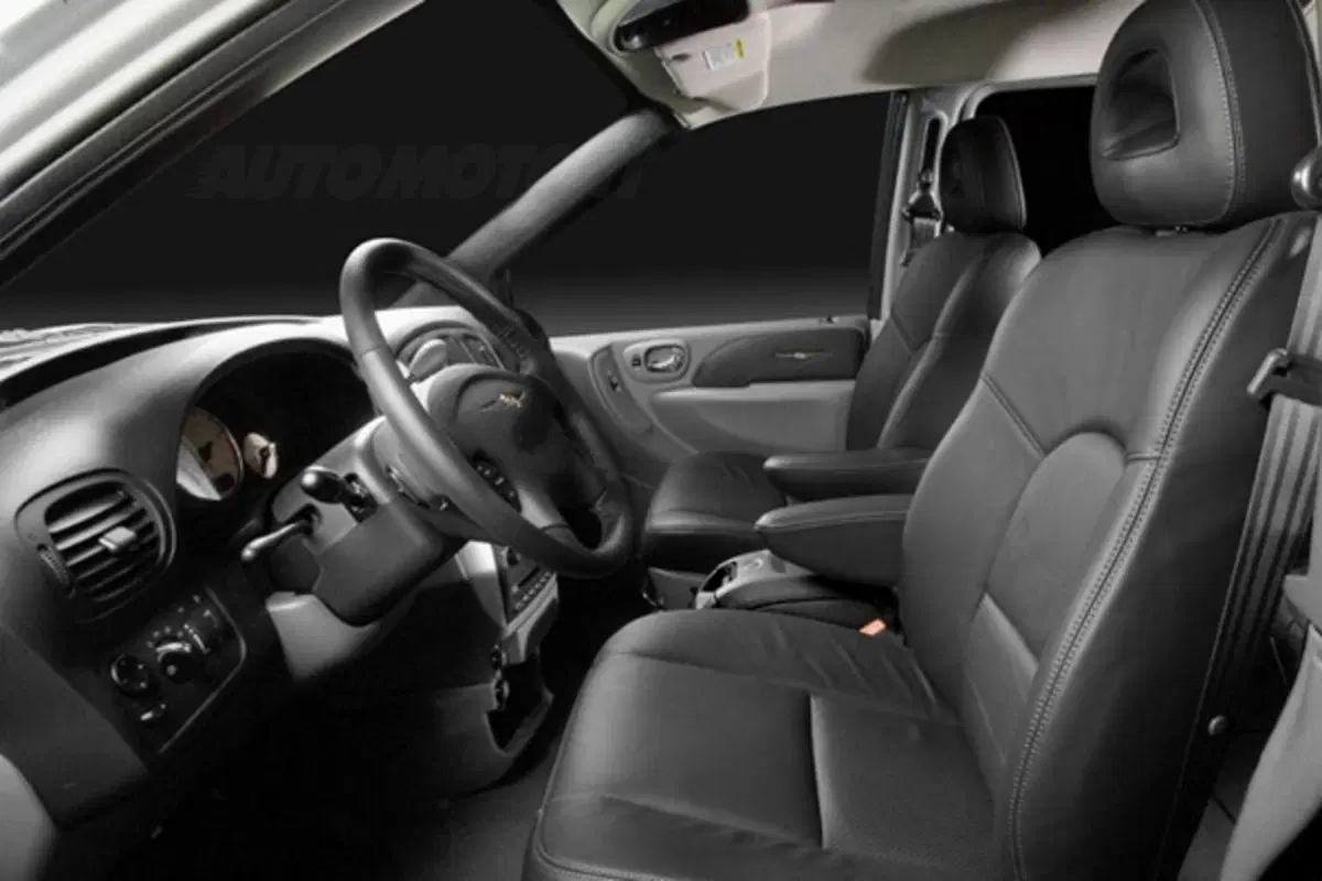 Chrysler Grand Voyager Black Motion (3)