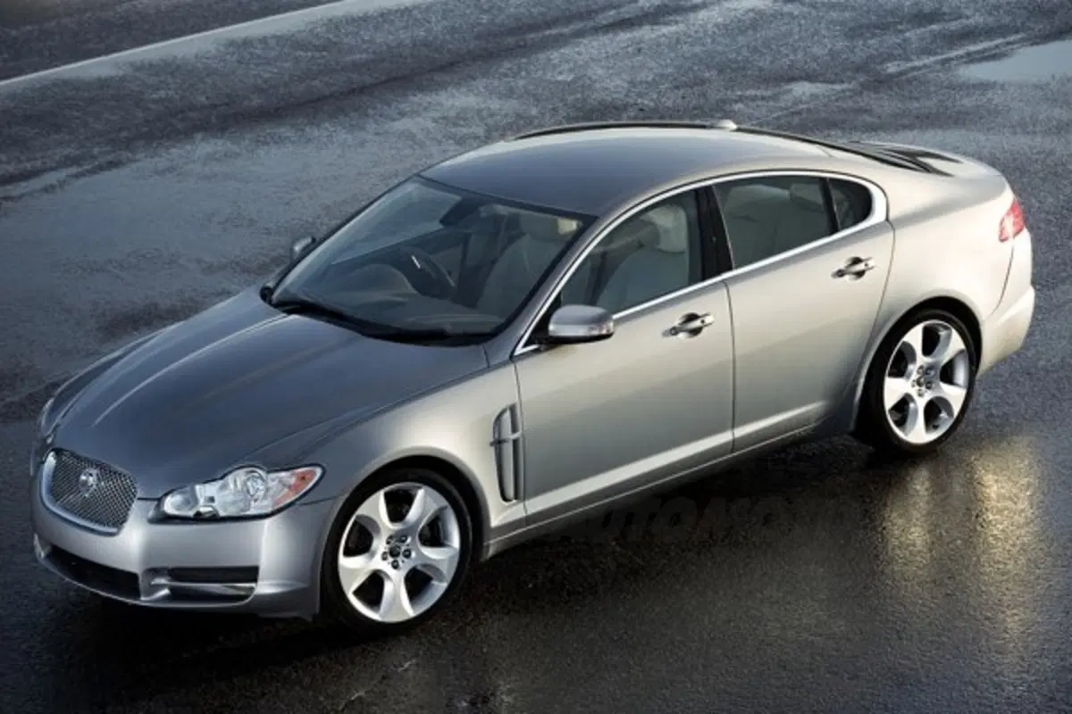 Jaguar XF (3)