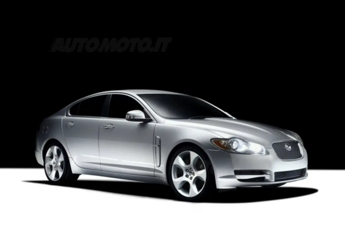 Jaguar XF (4)