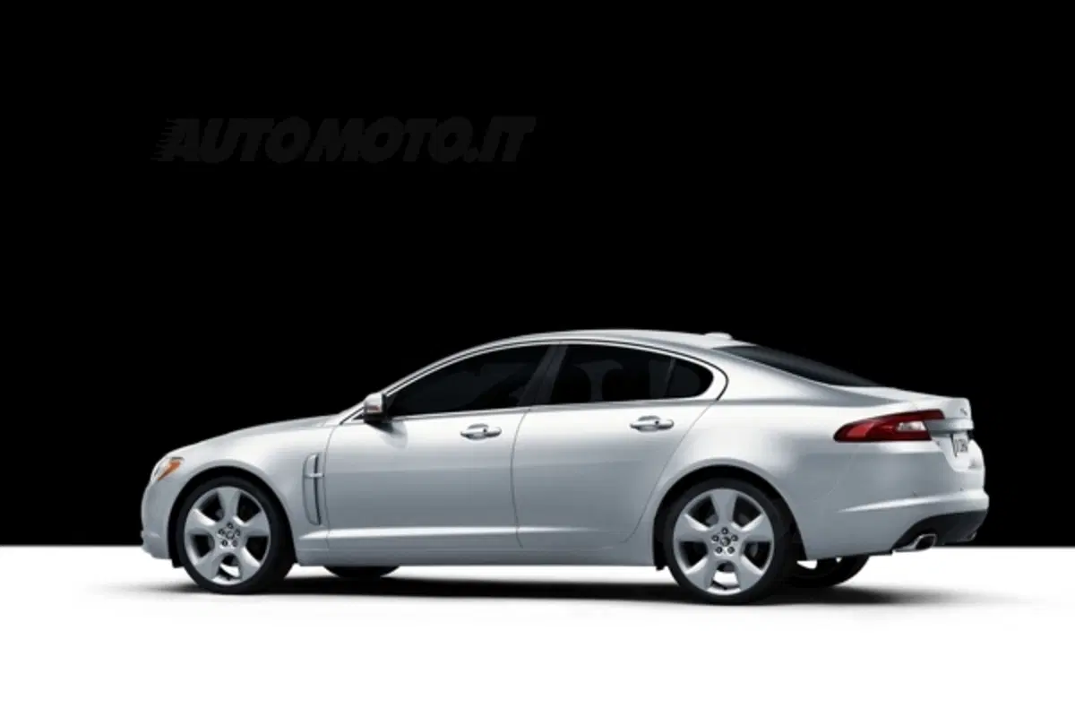 Jaguar XF (5)
