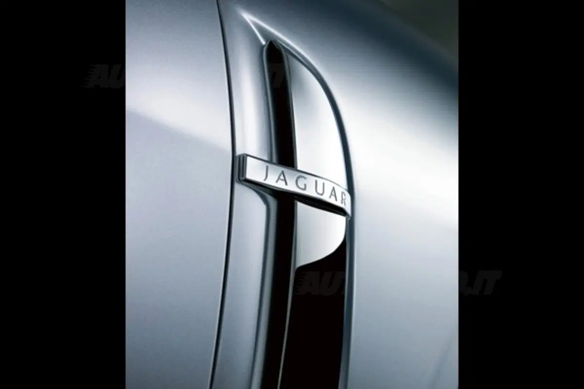 Jaguar XF (8)