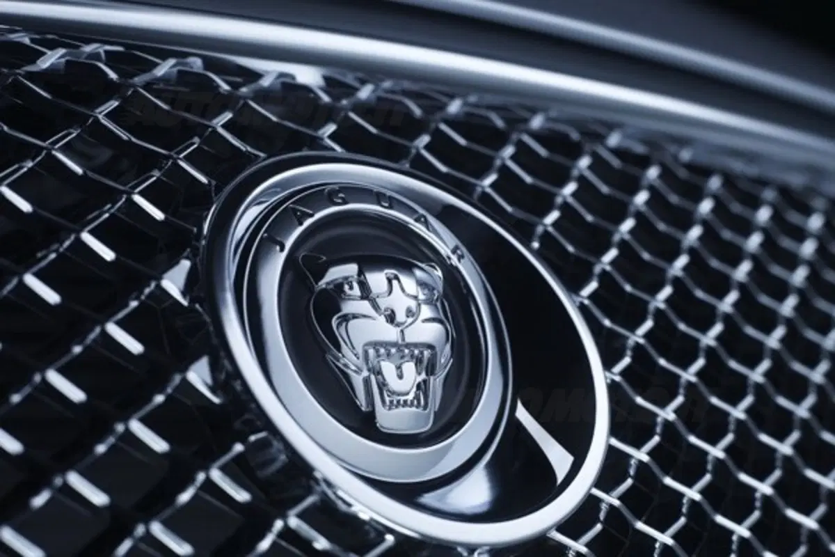 Jaguar XF (9)