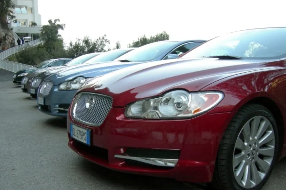 Jaguar XF (11)