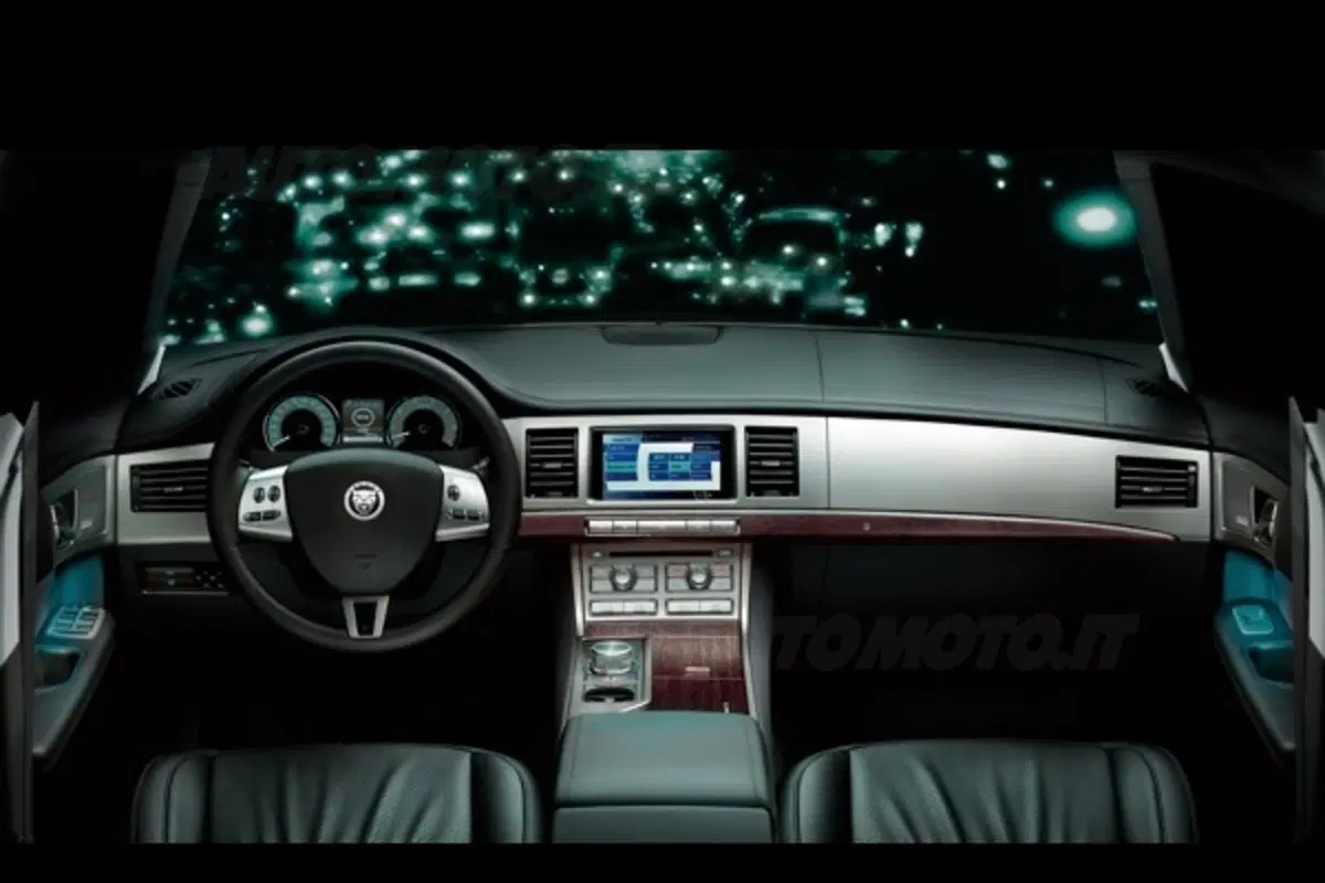 Jaguar XF (12)