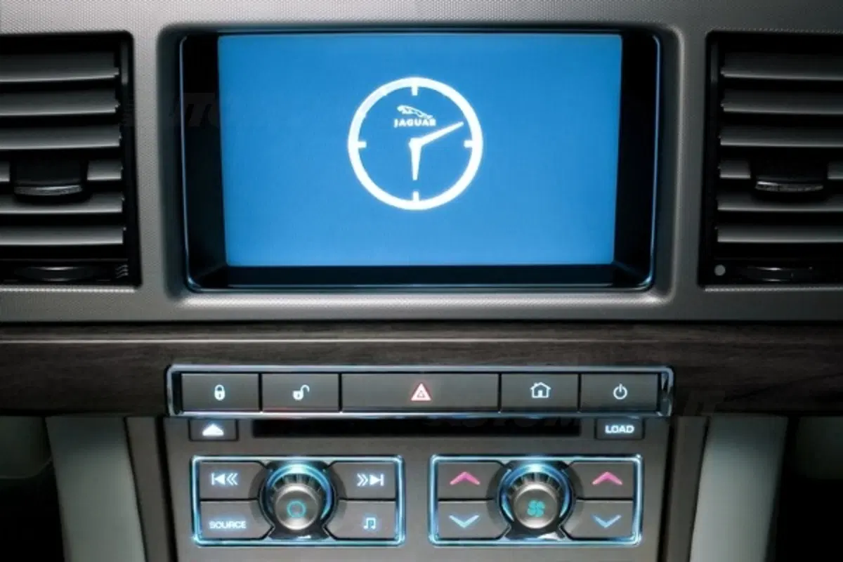 Jaguar XF (15)