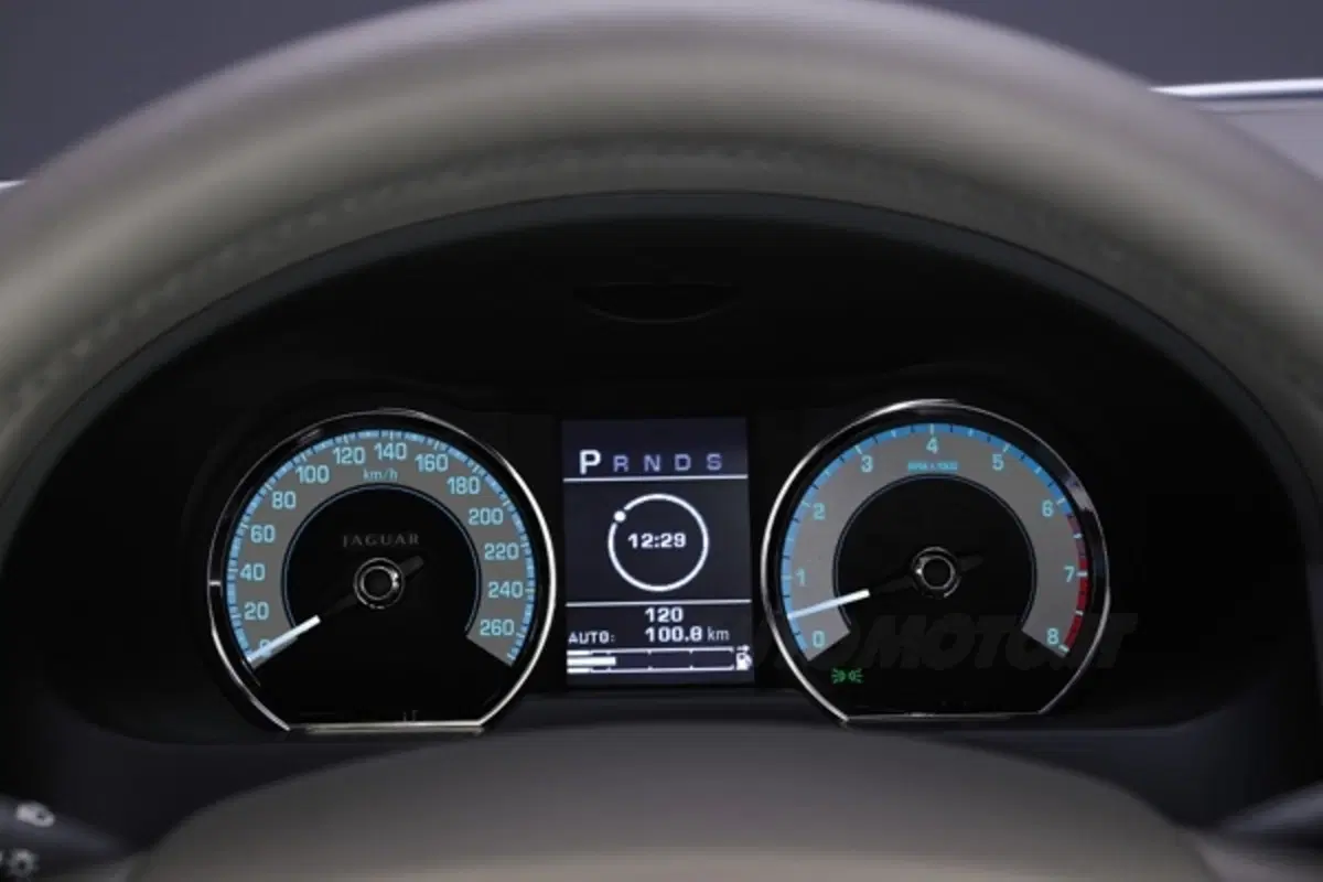 Jaguar XF (20)