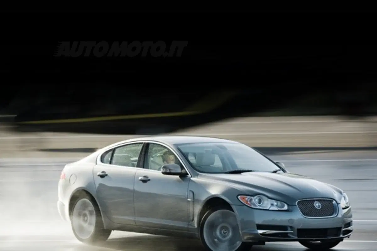 Jaguar XF (22)