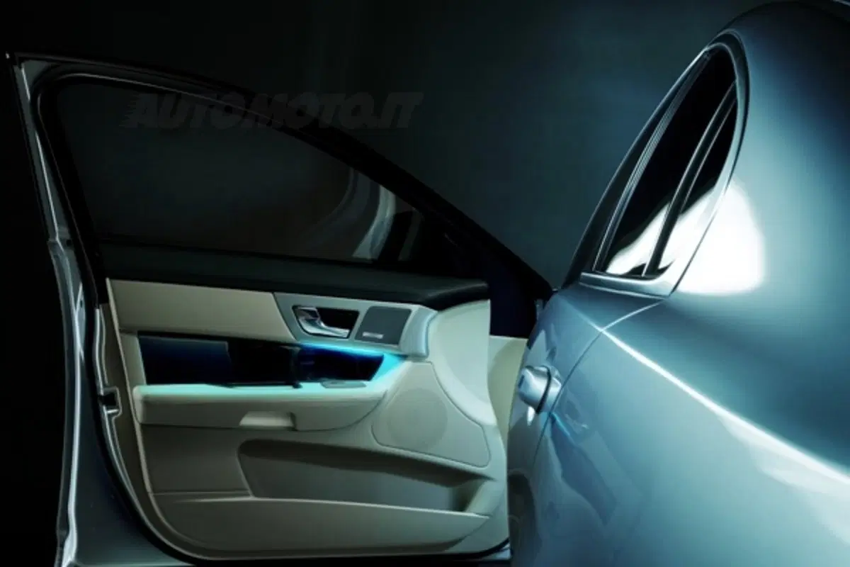 Jaguar XF (23)