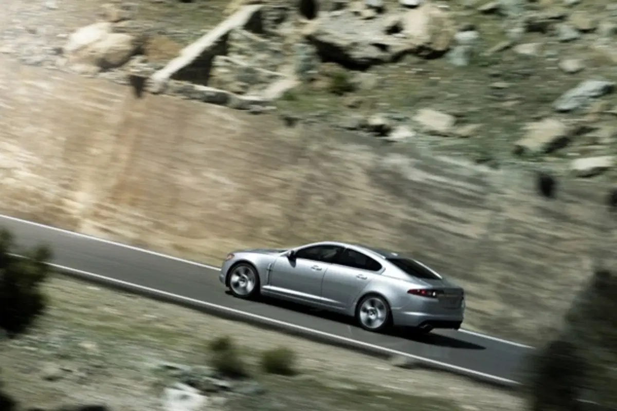 Jaguar XF (26)