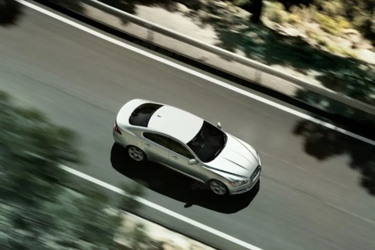 Jaguar XF (27)