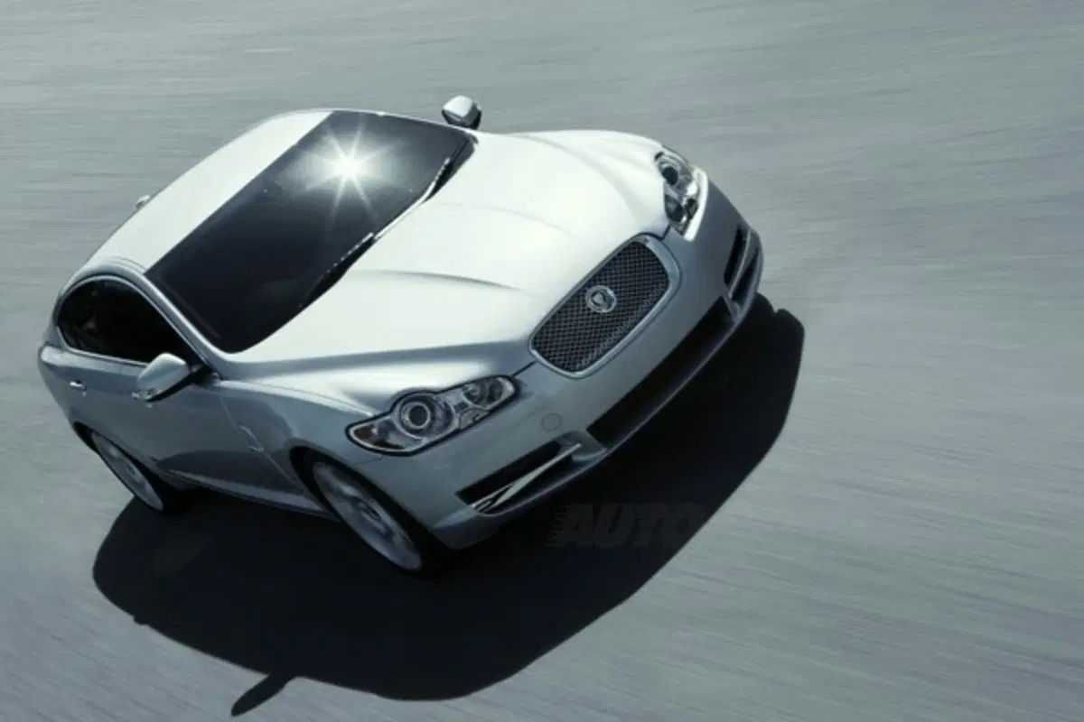 Jaguar XF (32)