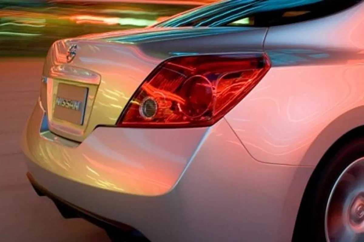 Nissan Altima Coupè (4)