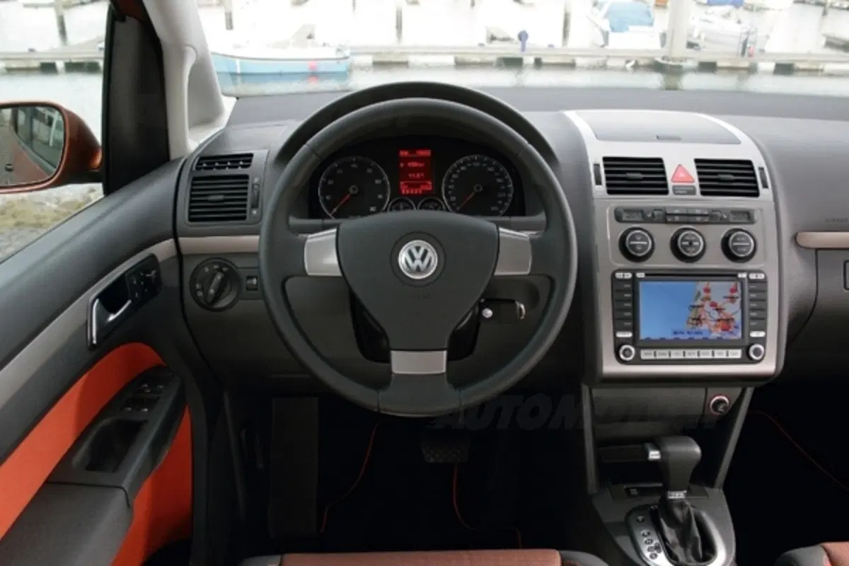 Volkswagen CrossTouran (10)
