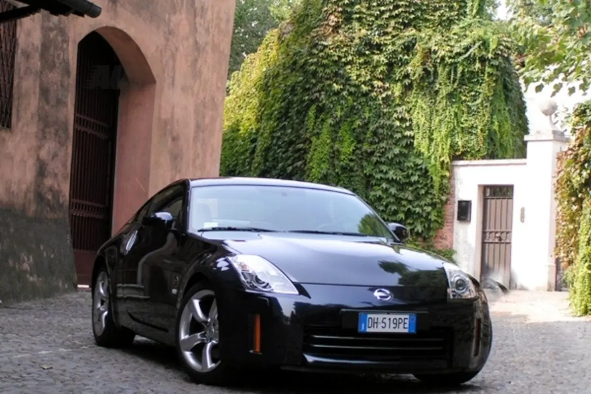 Nissan 350Z (4)